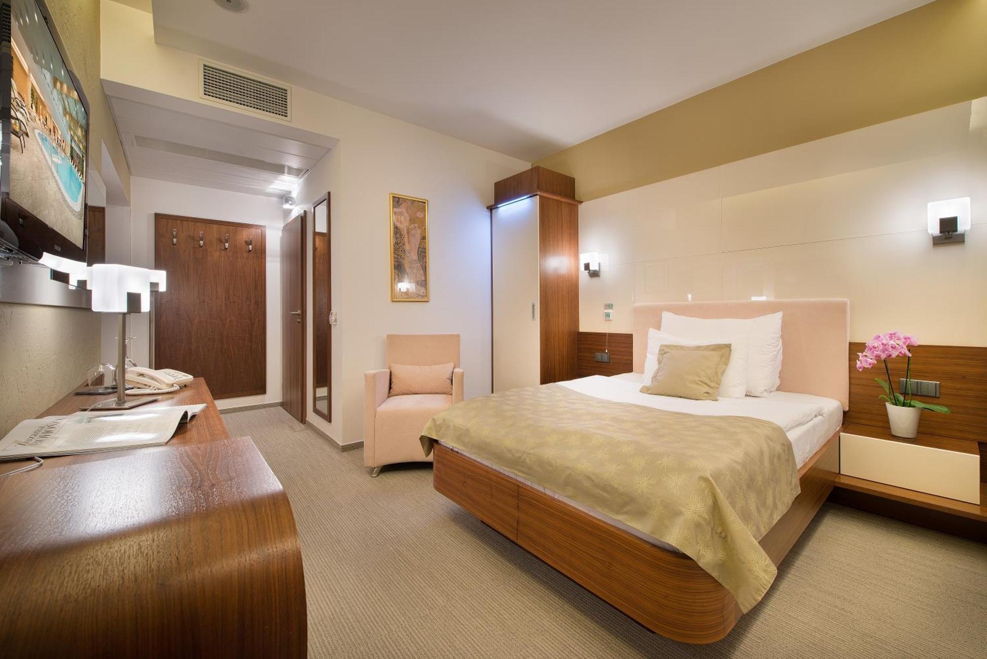 Wellness Hotel Diamant Hluboká nad Vltavou Dış mekan fotoğraf