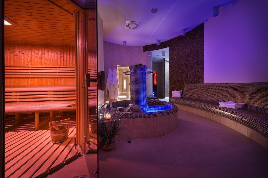 Wellness Hotel Diamant Hluboká nad Vltavou Dış mekan fotoğraf