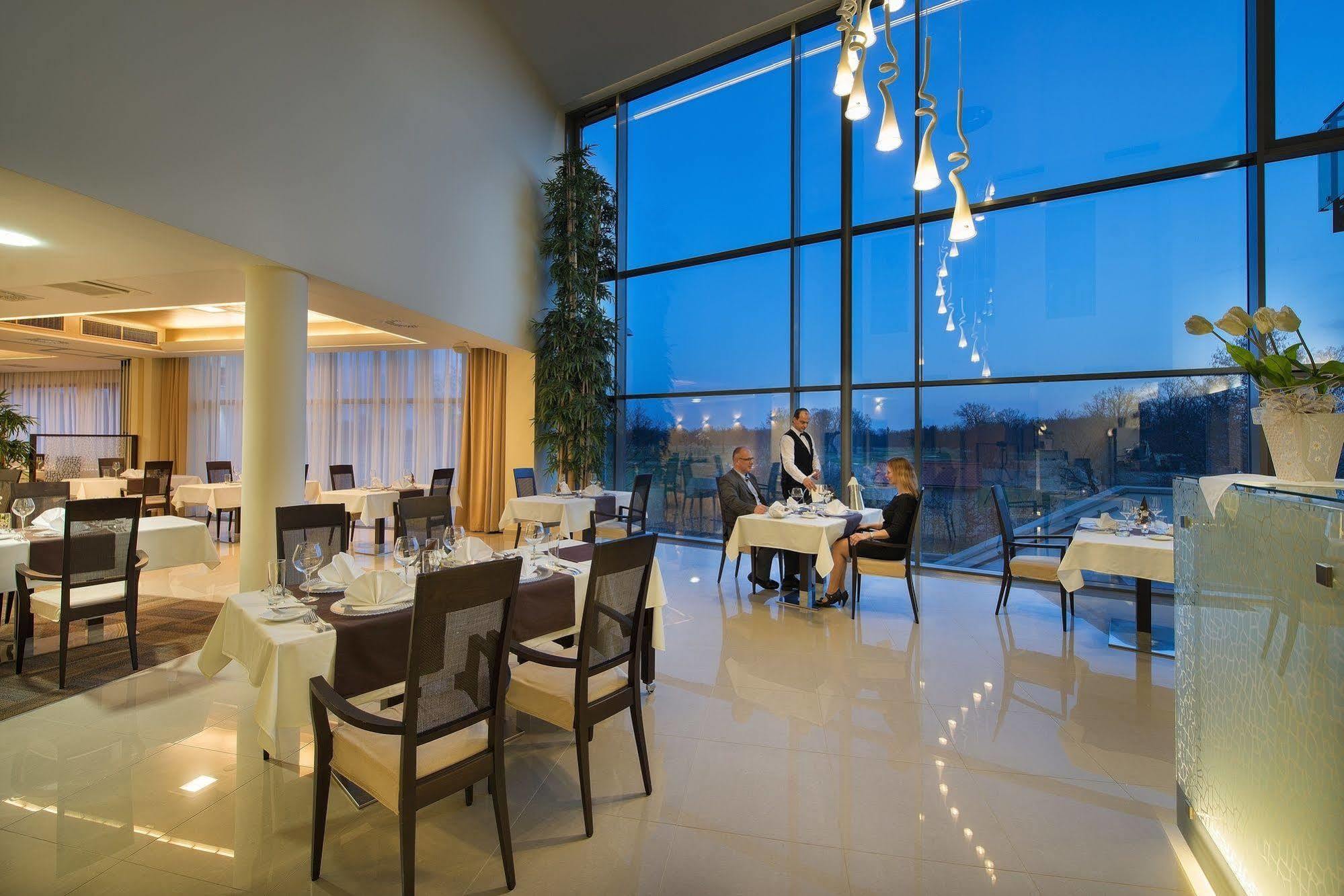 Wellness Hotel Diamant Hluboká nad Vltavou Dış mekan fotoğraf