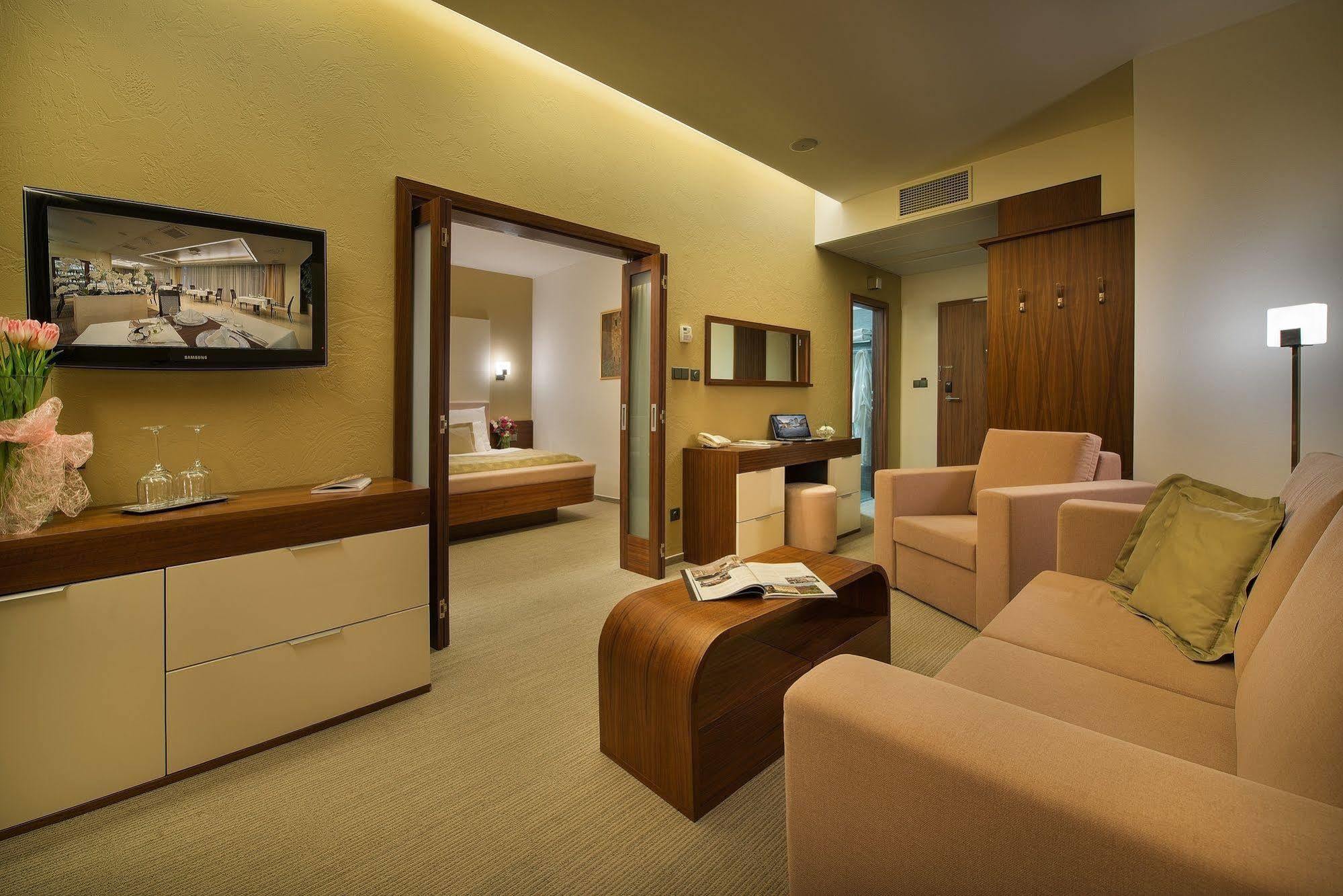 Wellness Hotel Diamant Hluboká nad Vltavou Dış mekan fotoğraf
