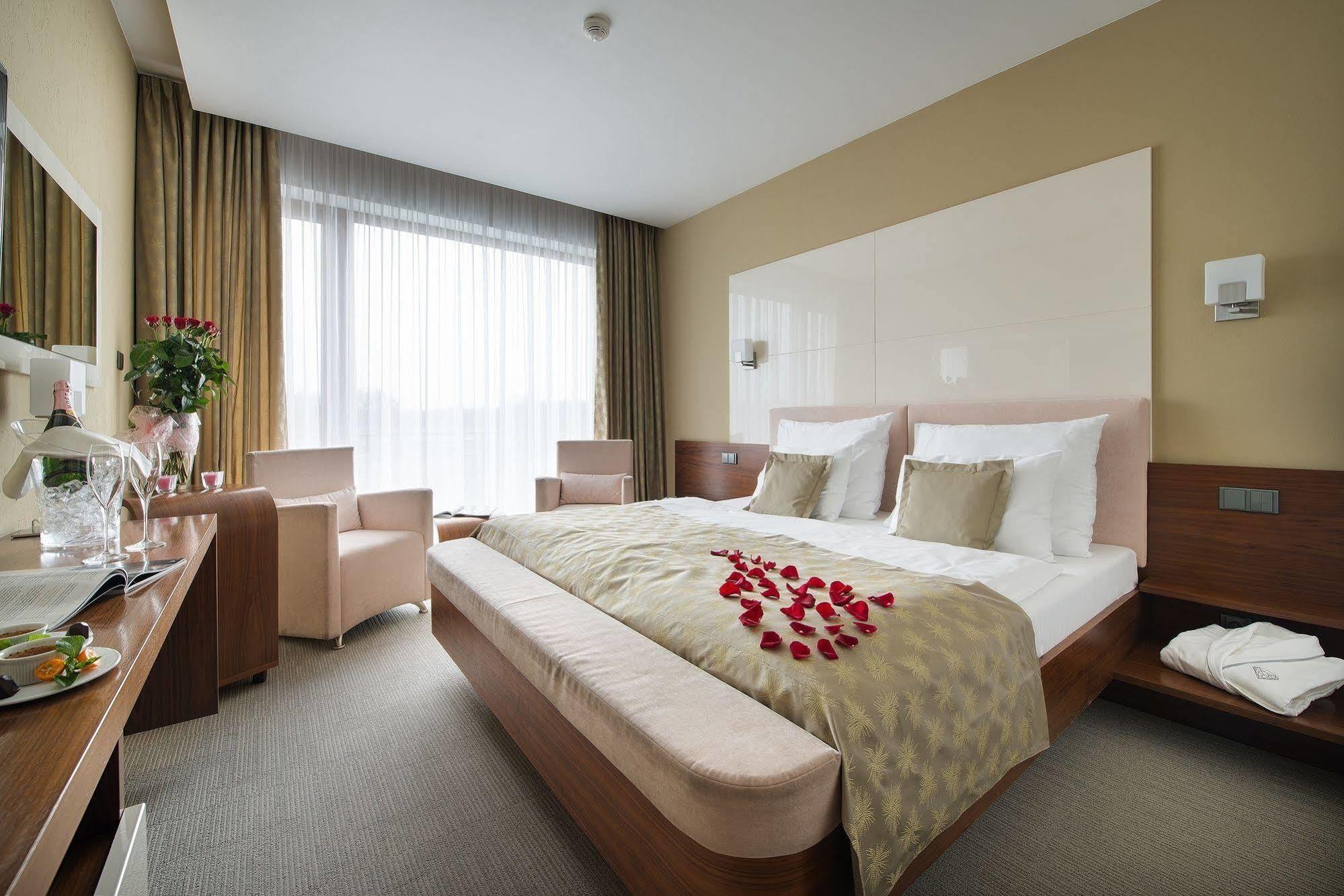 Wellness Hotel Diamant Hluboká nad Vltavou Dış mekan fotoğraf